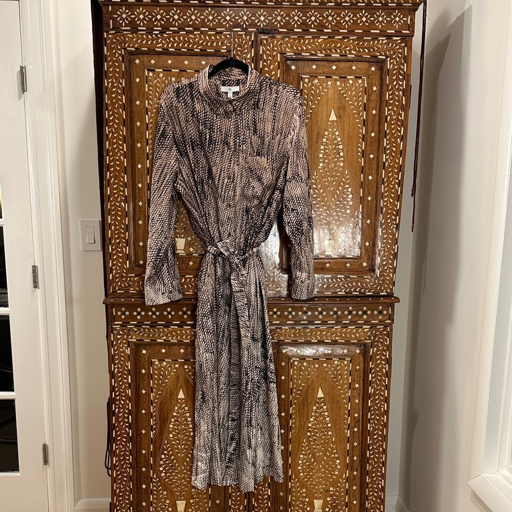Banana Republic Brown and Cream Long Sleeve Dress